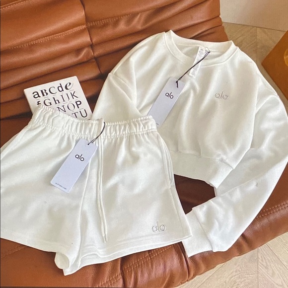 ALO Yoga White Cropped Sweatshirt & Shorts Set - Picture 2 of 7